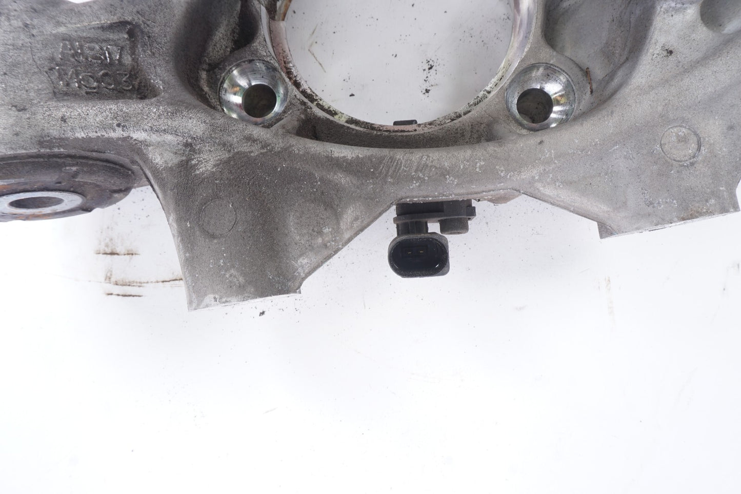 11 - 18 Porsche Cayenne 958 Rear Left Driver Spindle Knuckle Hub Housing OEM