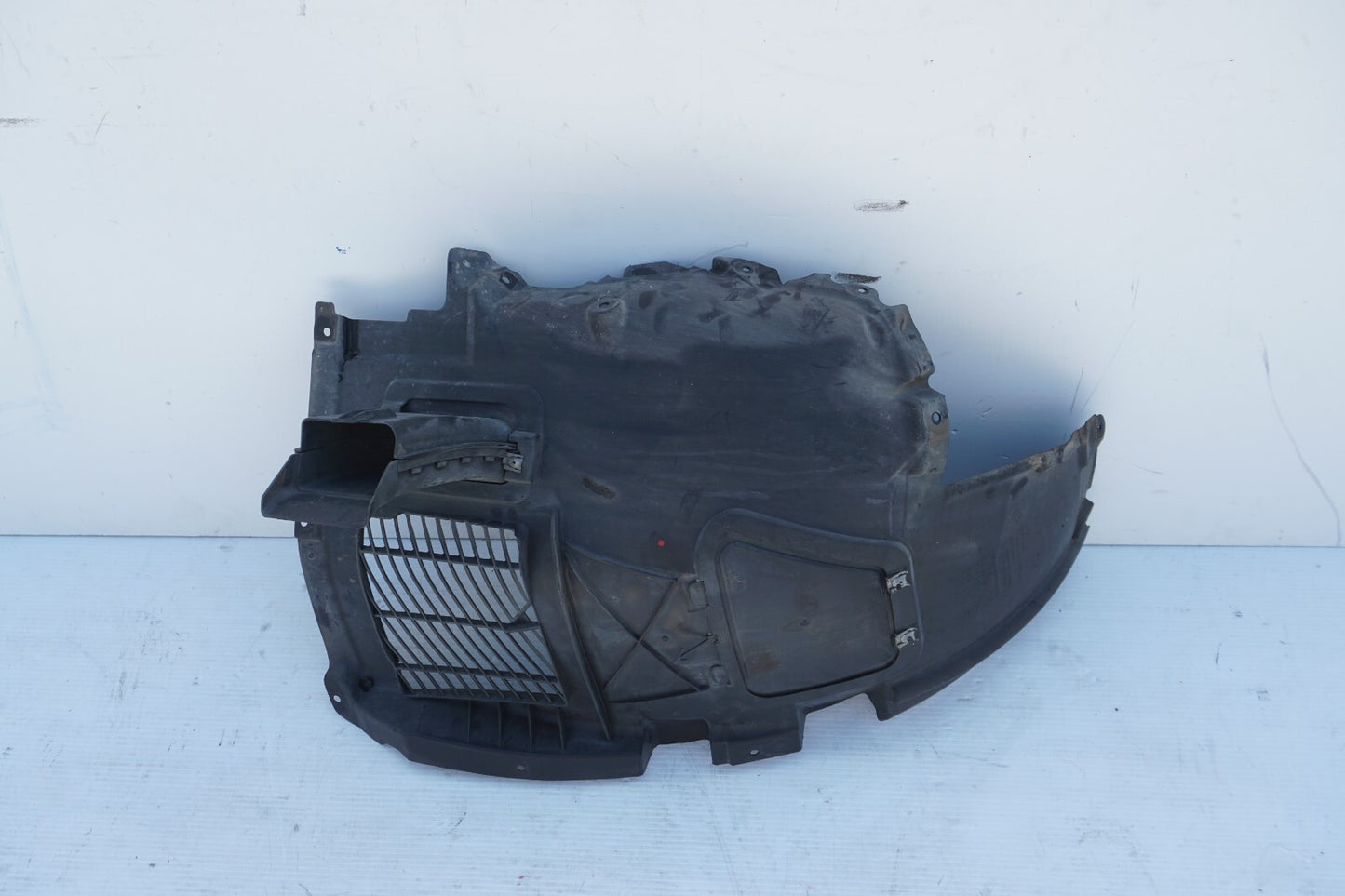 2010-2017 BMW 550I GT F07 FRONT LEFT DRIVER SIDE FENDER LINER SPLASH OEM