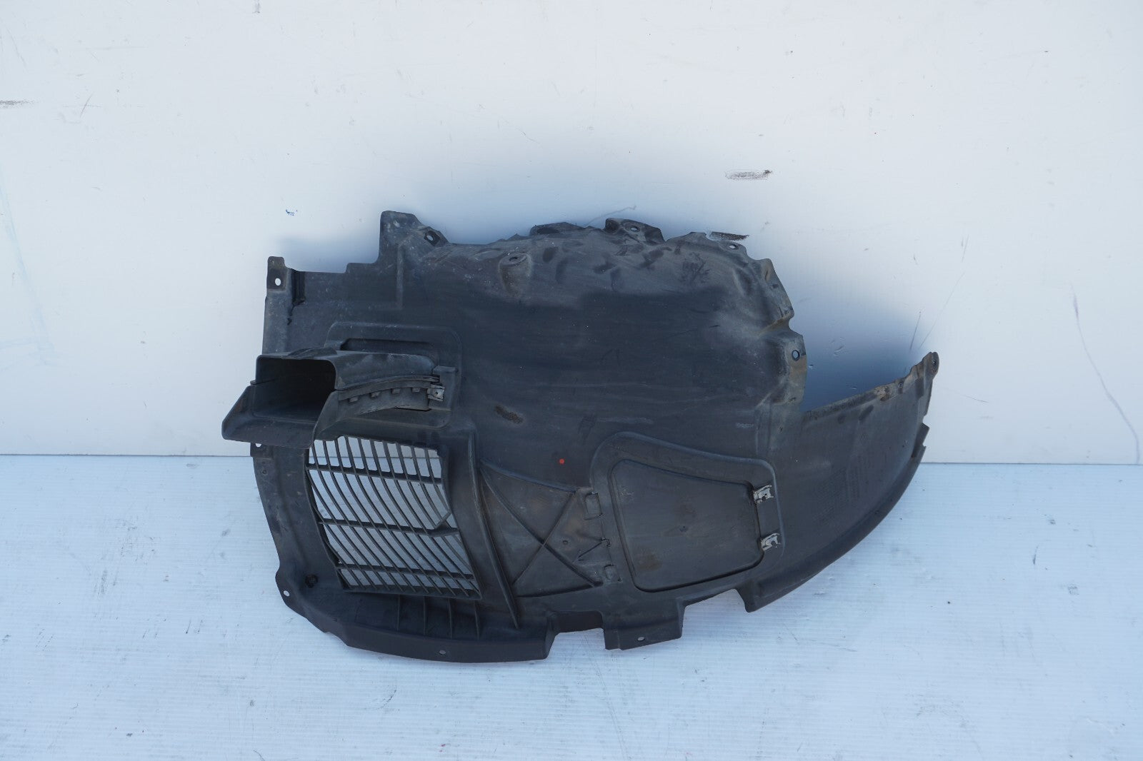 2010-2017 BMW 550I GT F07 FRONT LEFT DRIVER SIDE FENDER LINER SPLASH OEM