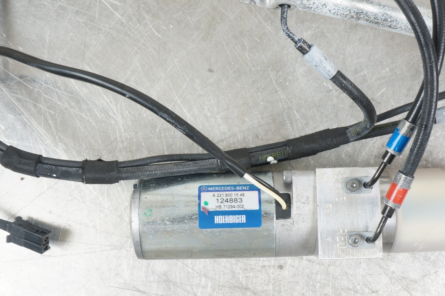 07-13 MERCEDES BENZ S550 W221 REAR TRUNK HYDRAULIC PULL DOWN CLOSE PUMP OEM