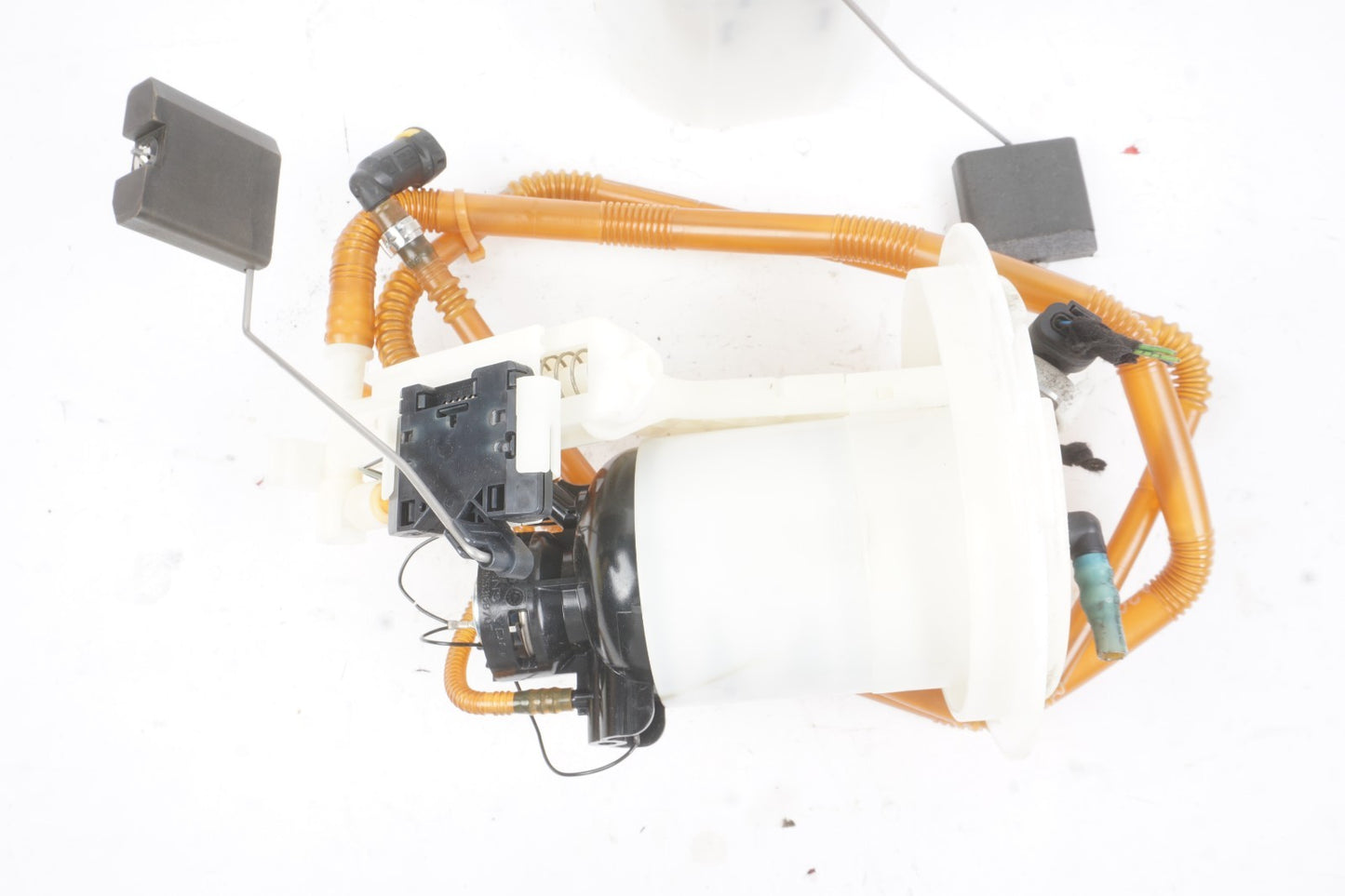 2008 - 2011 Mercedes C300 W204 Fuel Pump Left & Right  OEM