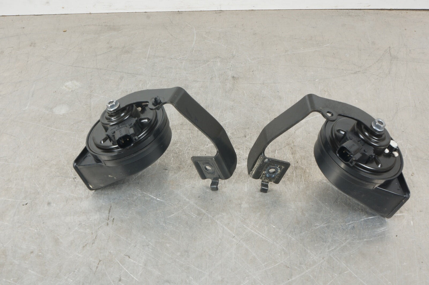 2020-2023 CADILLAC CT4 FRONT RIGHT LEFT SIDE LOW NOTE TONE HORN SIGNAL PAIR