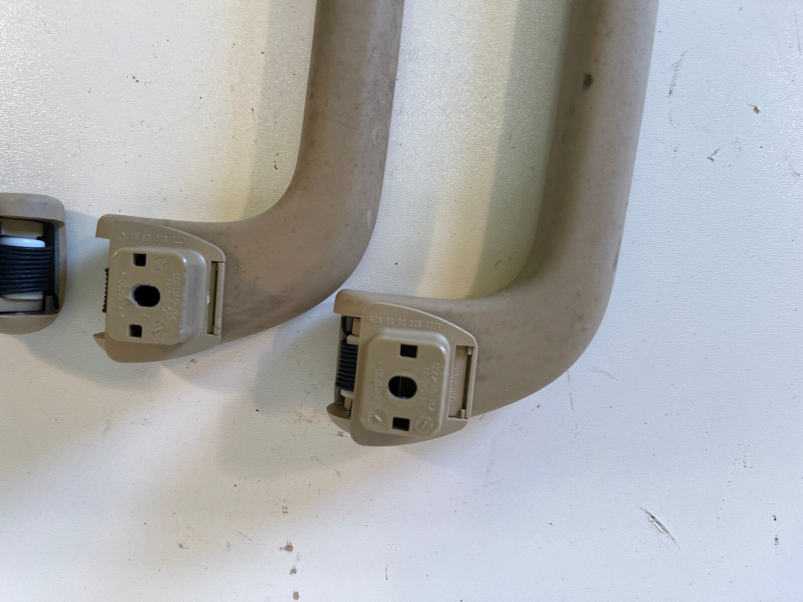 07-13 W221 MERCEDES BENZ S550 S600 S63 OVERHEAD ROOF GRAB HANDLE SET OF 4 OEM
