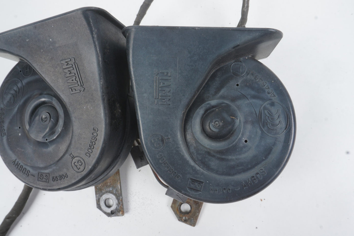 2003 - 2012 MERCEDES R230 SL500 FRONT LOW HIGH TONE SIGNAL HORN SET X2 OEM