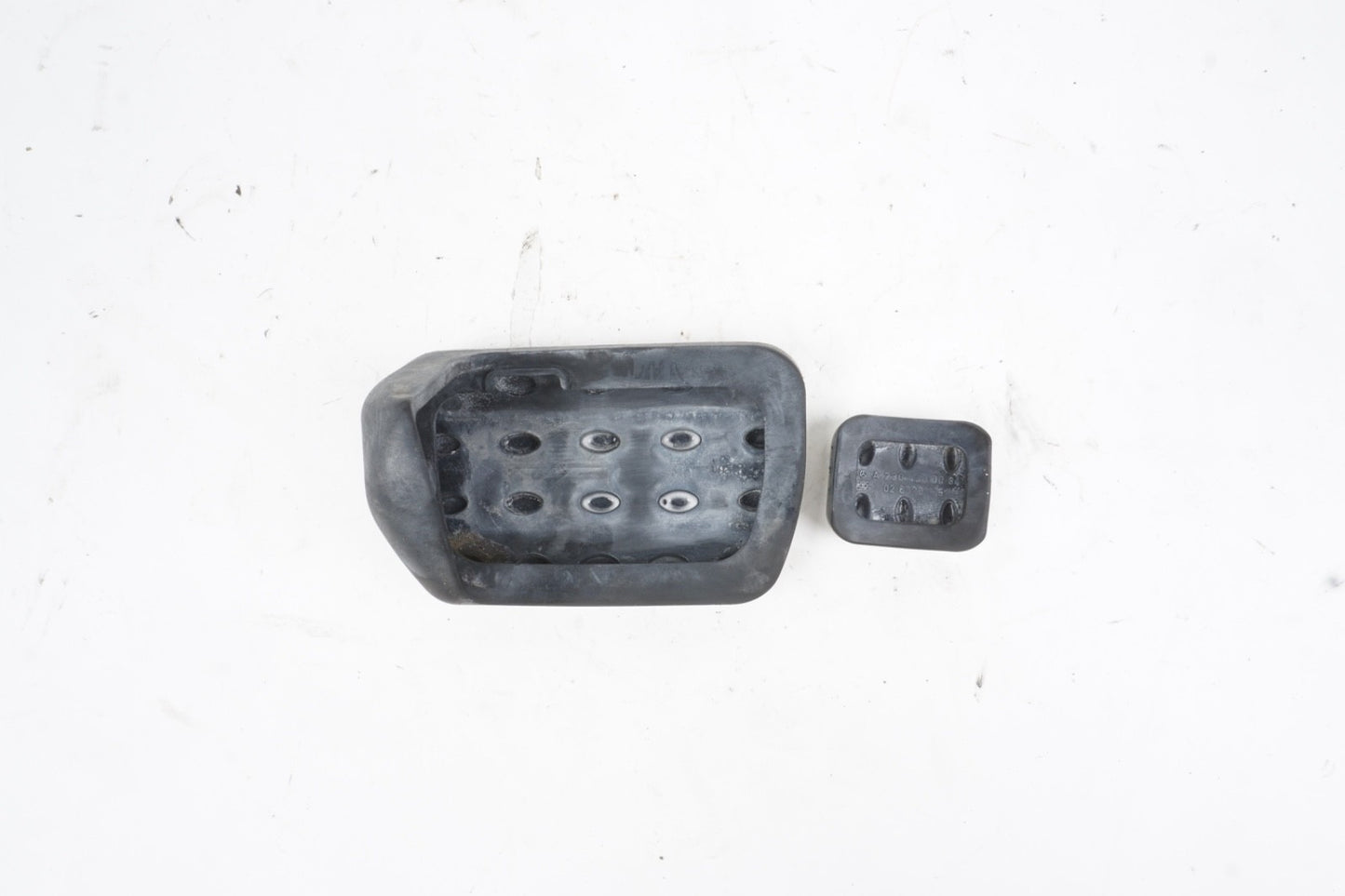 08-18 OEM Mercedes W204 C300 E350 E63 AMG Brake Pedal Accelerator Set Of 2