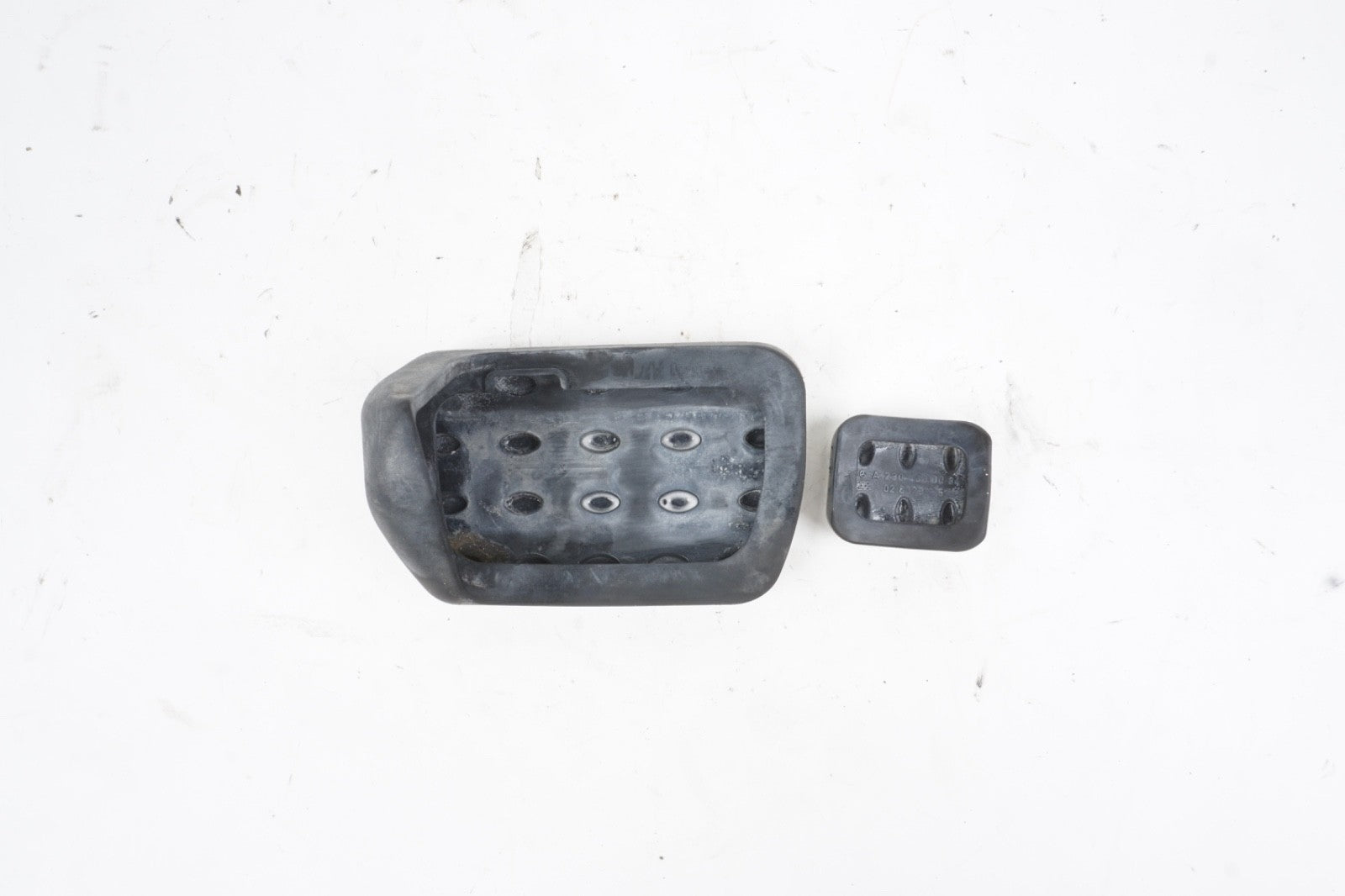 08-18 OEM Mercedes W204 C300 E350 E63 AMG Brake Pedal Accelerator Set Of 2