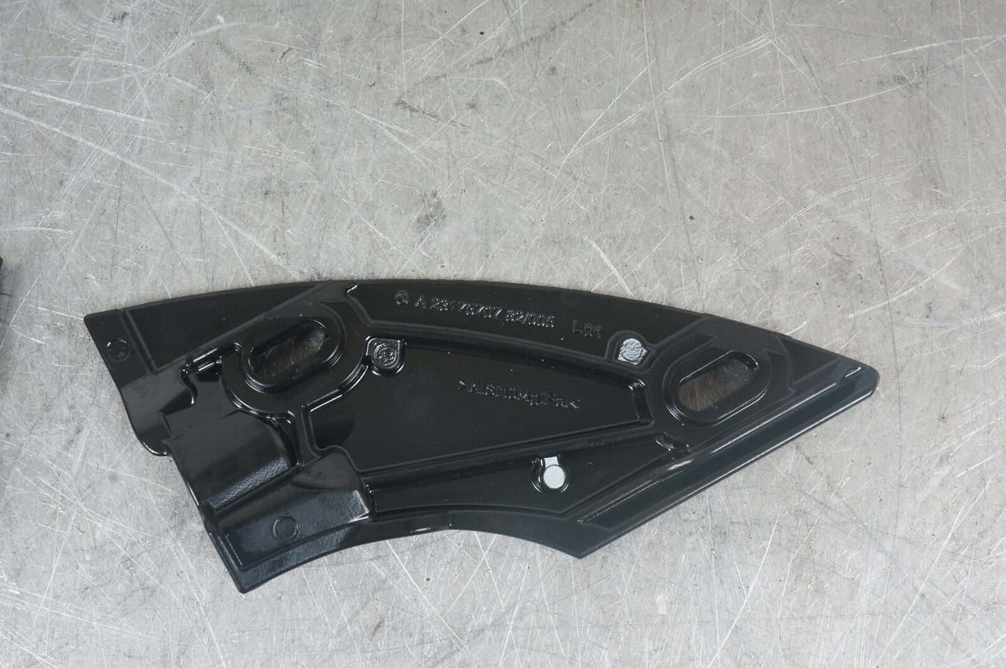 2013-2020 Mercedes SL400 SL450 SL550 SL63 SL65 Tail Lamp Brace Support RH LH