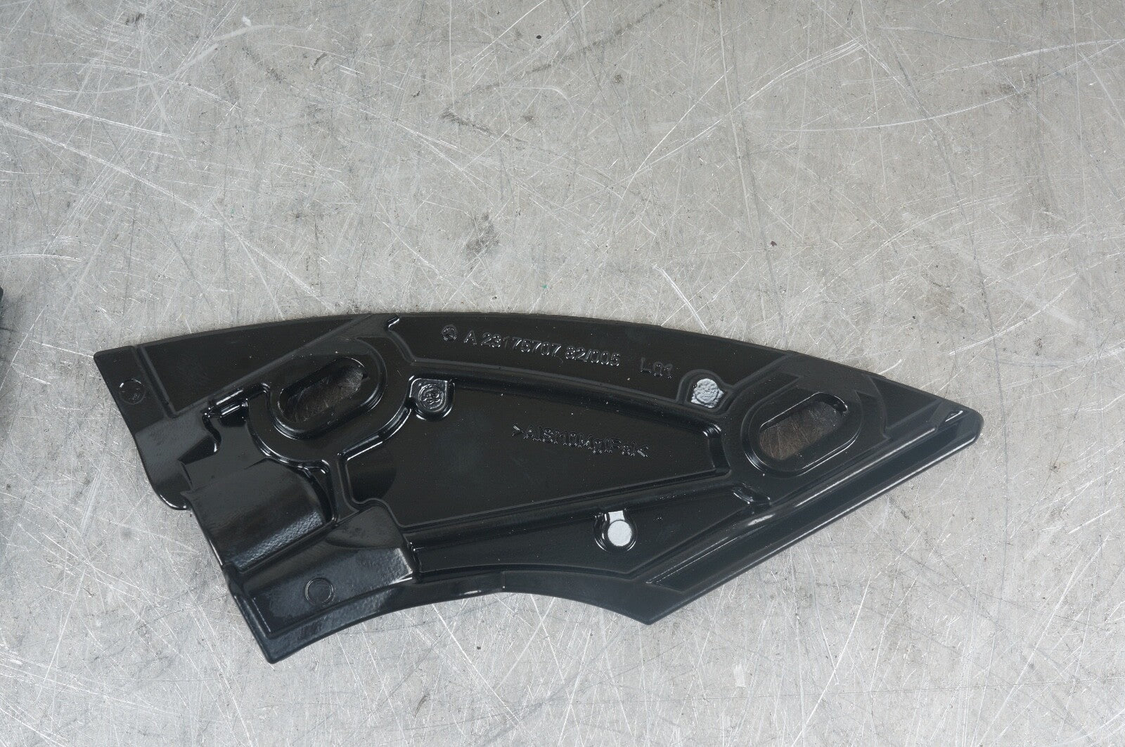2013-2020 Mercedes SL400 SL450 SL550 SL63 SL65 Tail Lamp Brace Support RH LH