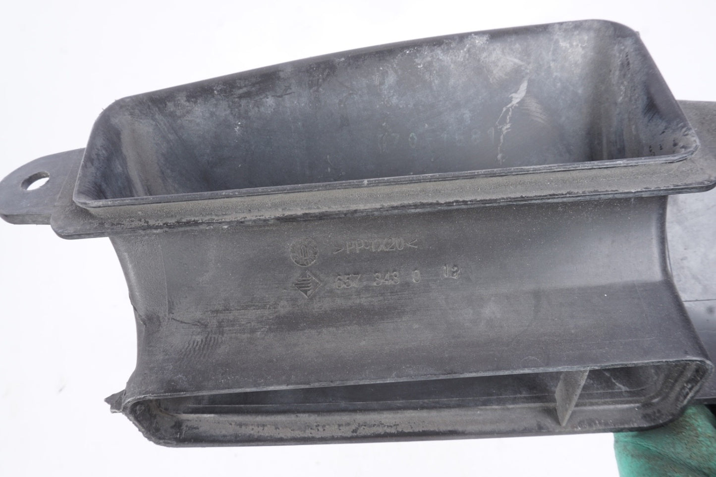 06-11 BMW 328i 335i E90 E92 E84 Engine Motor Air Intake Suction Hood Tube Duct