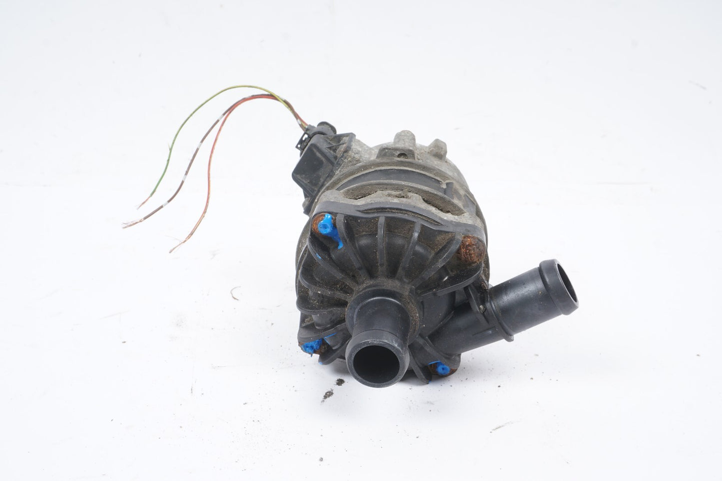 2013 - 2017 Audi A8L A8 3.0L Auxiliary Radiator Water Pump 8K0965567 OEM