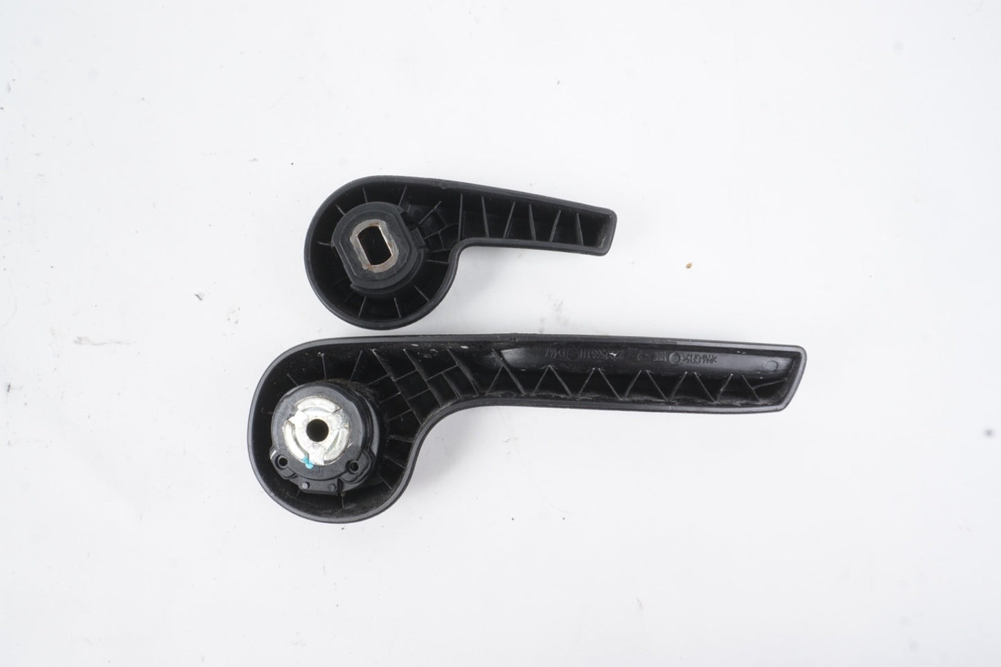 2014 - 2020 FIAT 500L FRONT LEFT SEAT HEIGHT LEVER HANDLE ADJUSTER OEM 2292568