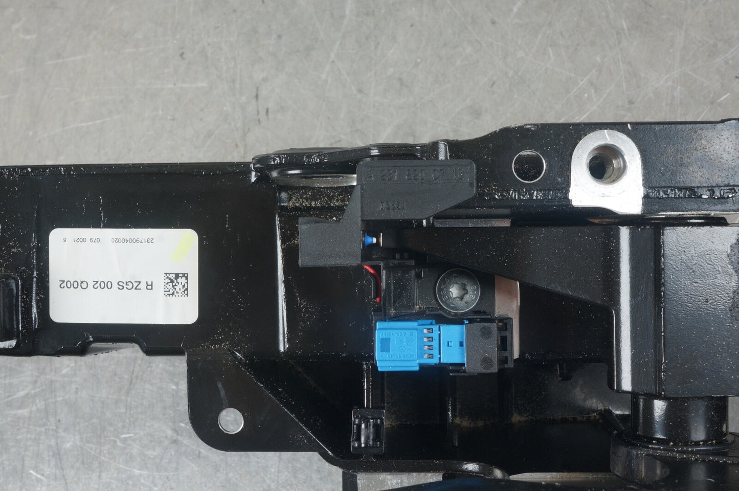 2013 - 2020 R231 MERCEDES SL ROOF TOP RIGHT MOUNT HINGE SUPPORT 2317900101