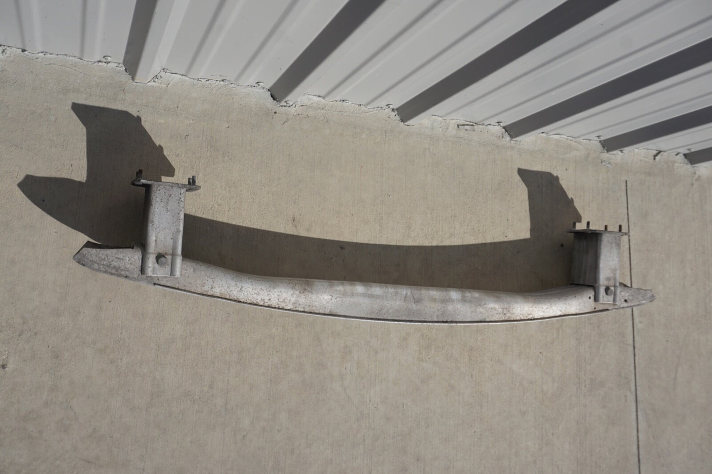 03 - 08 Mercedes R230 SL500 REAR BUMPER REINFORCEMENT OEM