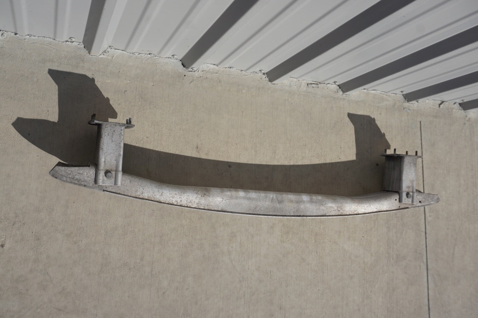 03 - 08 Mercedes R230 SL500 REAR BUMPER REINFORCEMENT OEM