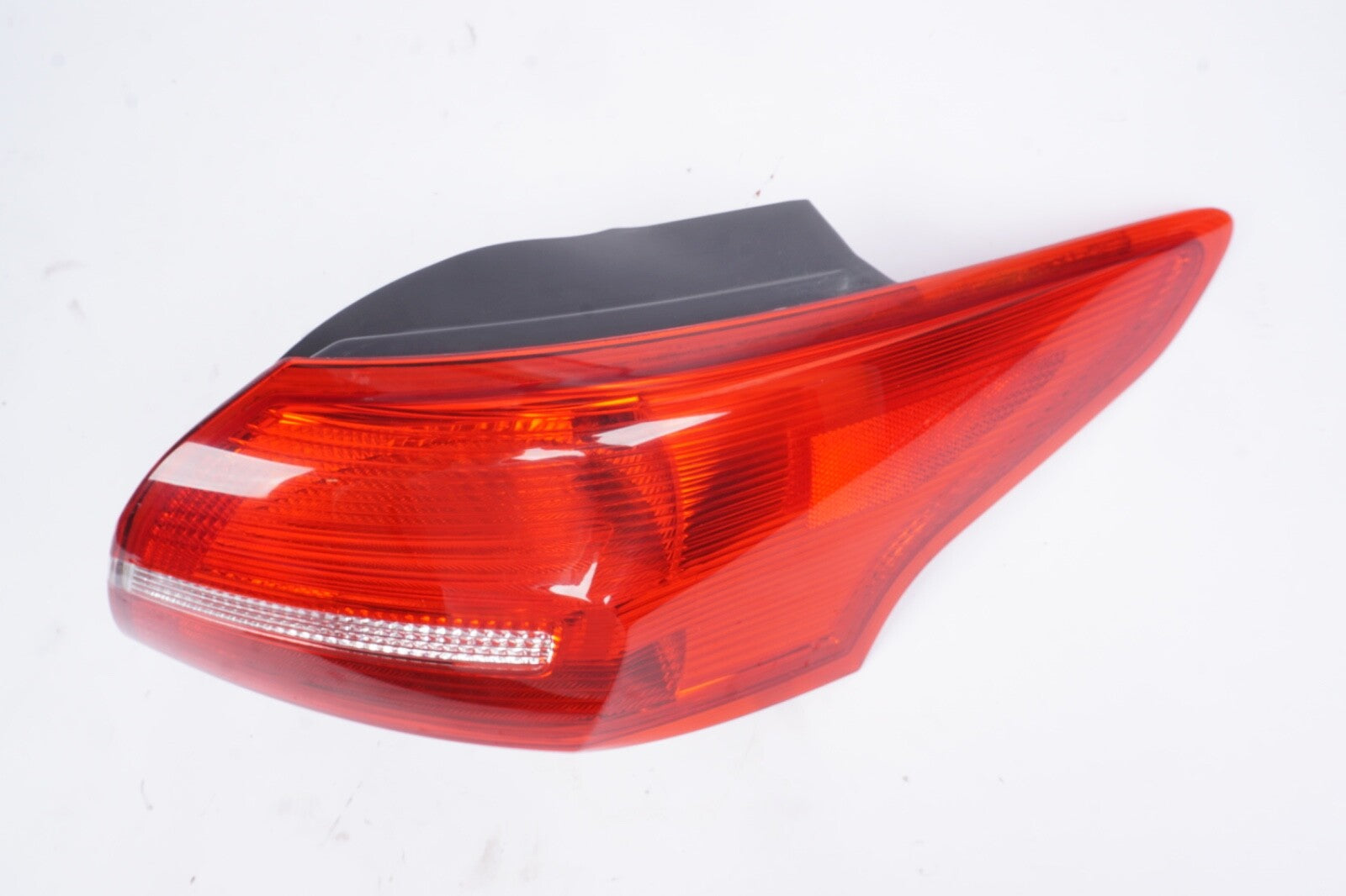 2015 2016 2017 2018 FORD FOCUS SEDAN RIGHT Passenger TAIL LIGHT OEM