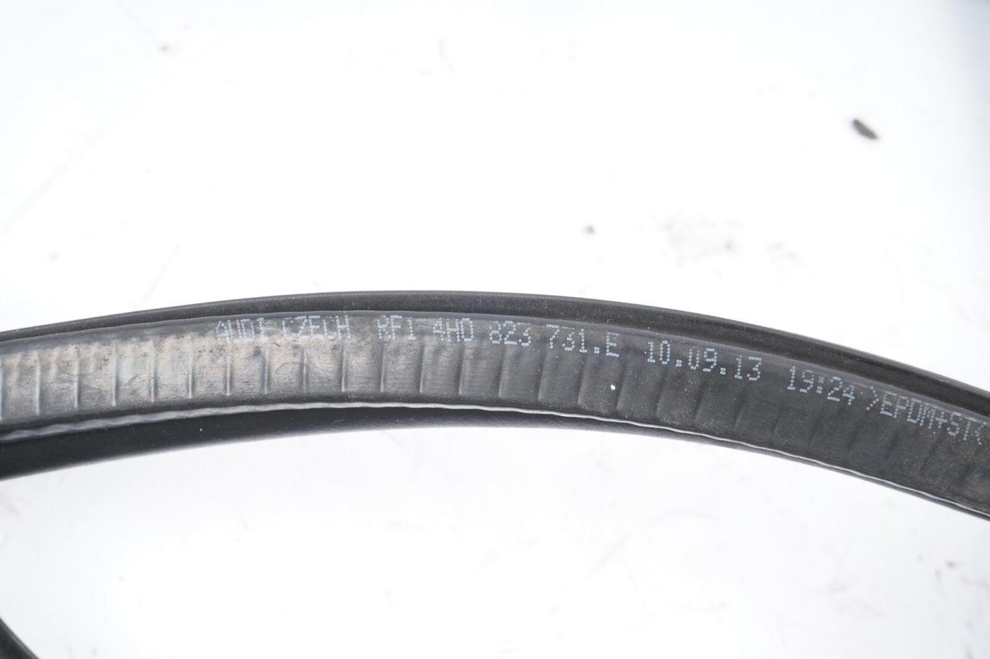 2013 - 2017 Audi A8L A8 Hood Bonnet Weatherstrip Seal 4H0823731E OEM