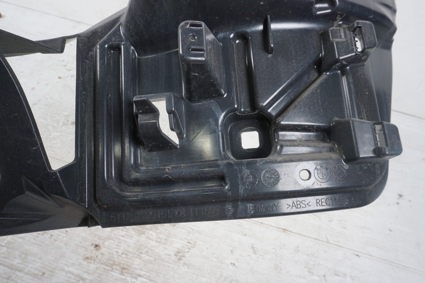 13-18 BMW 650i 640i F06 Rear Bumper Cover Center Bracket Support  OEM