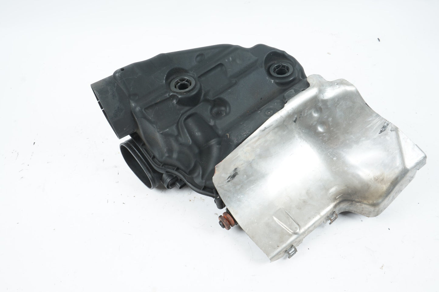 2012-2018 BMW 650i FRONT LEFT DRIVER SIDE AIR INTAKE FILTER HOUSING  OEM