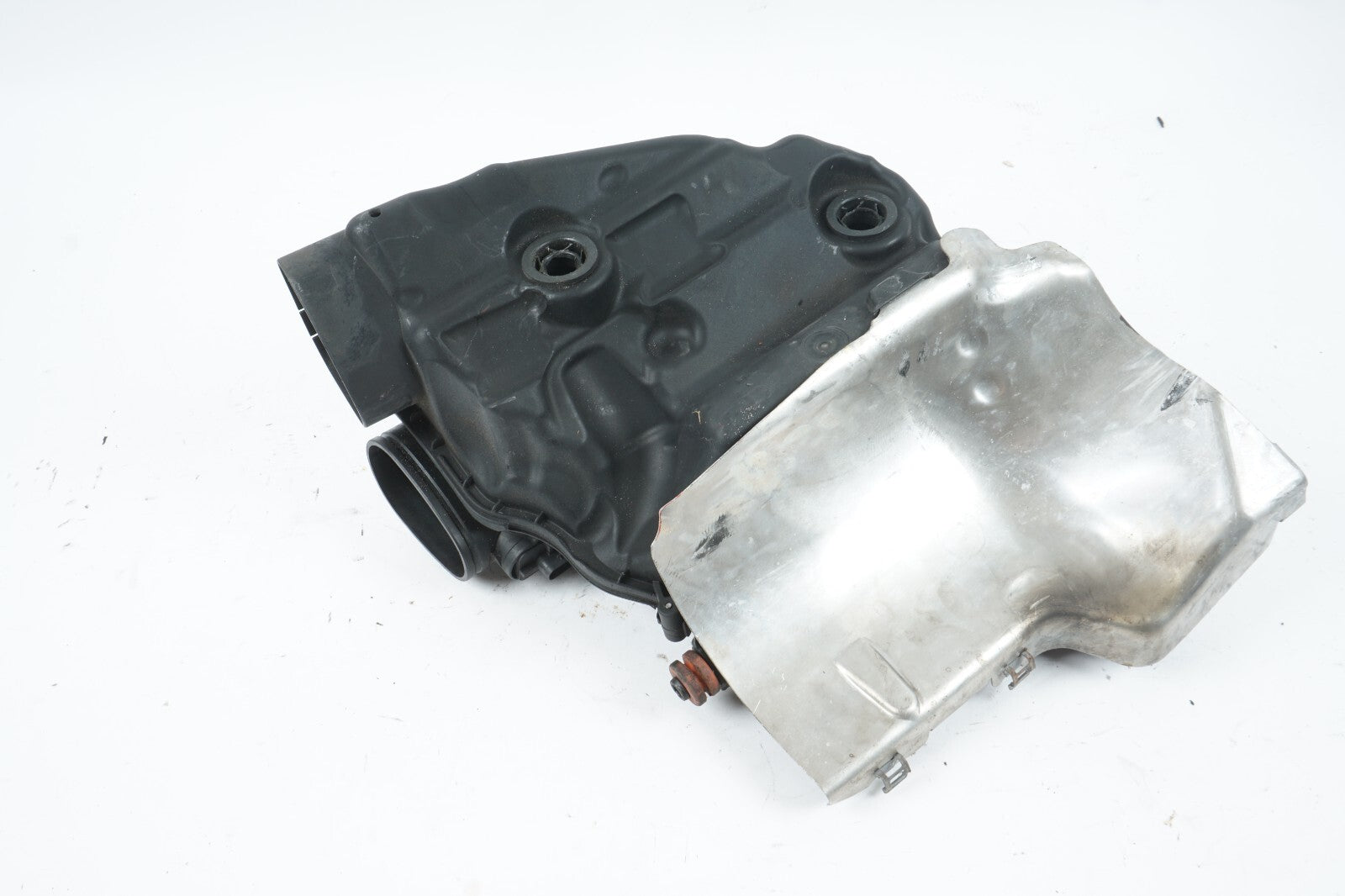 2012-2018 BMW 650i FRONT LEFT DRIVER SIDE AIR INTAKE FILTER HOUSING  OEM