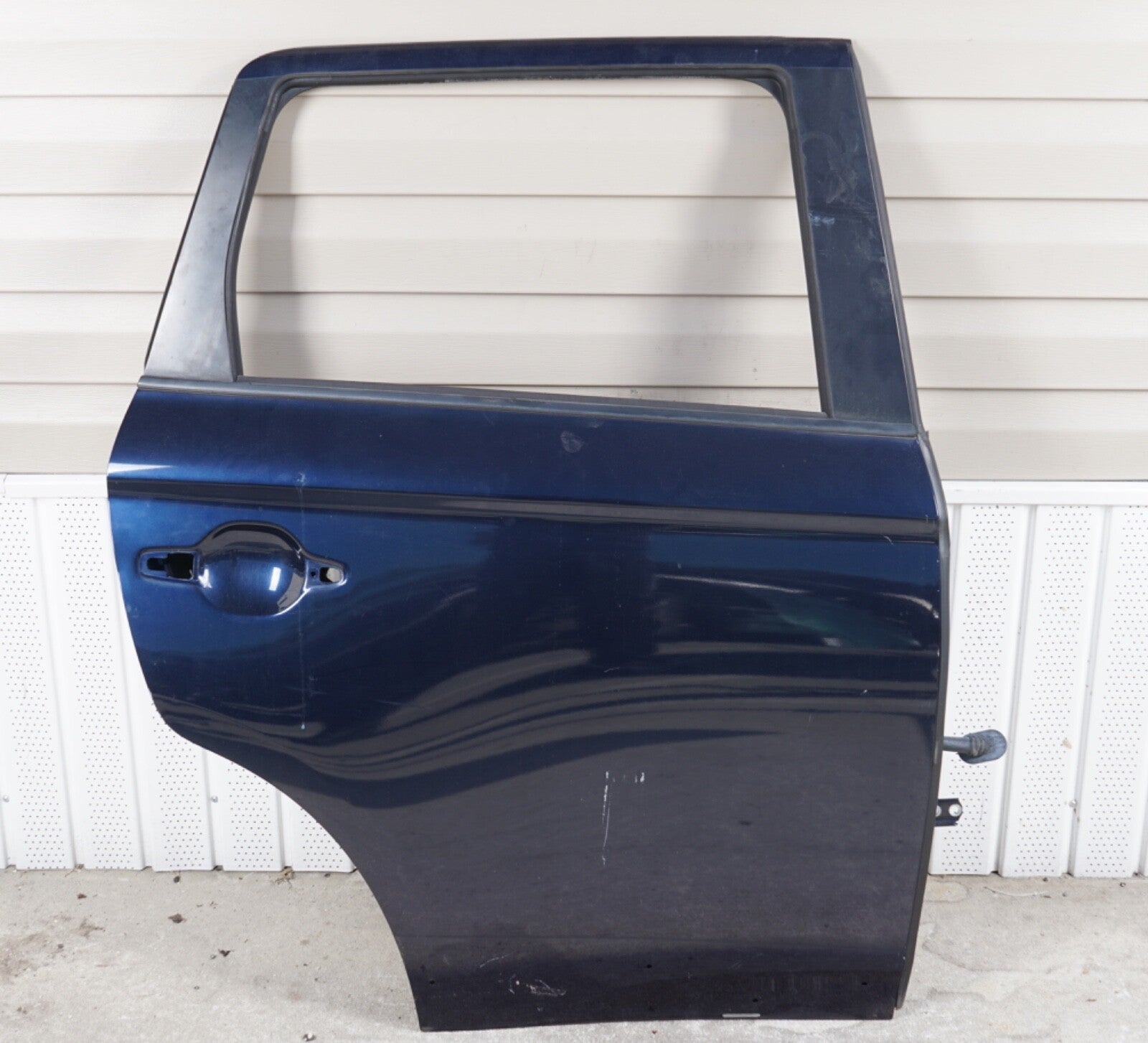 2016 - 2020 MITSUBISHI OUTLANDER REAR RIGHT DOOR SHELL PANEL COVER OEM