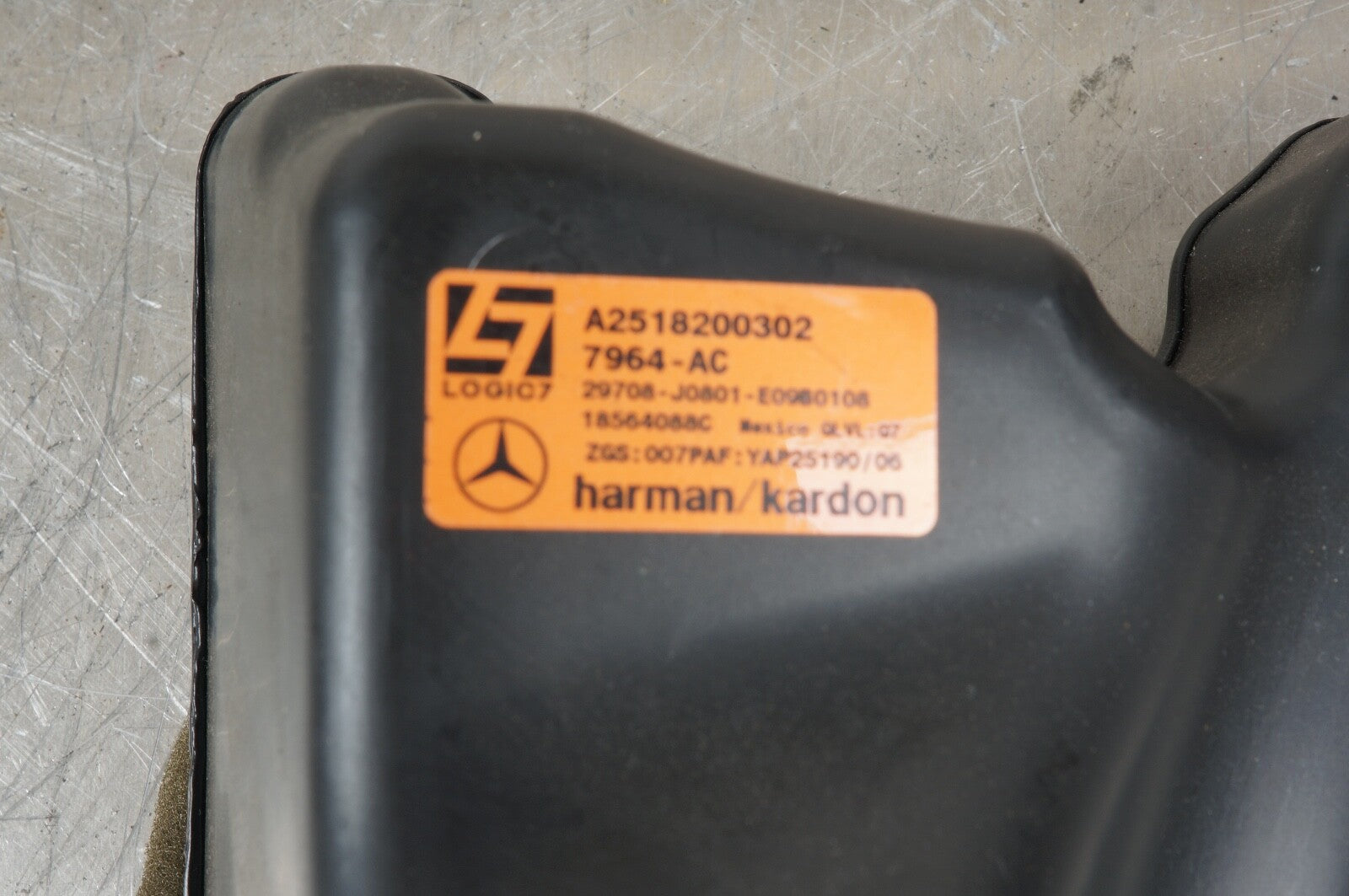 2006 - 2009 MERCEDES R350 R500 REAR LEFT DRIVER SIDE D PILLAR AUDIO SPEAKER OEM