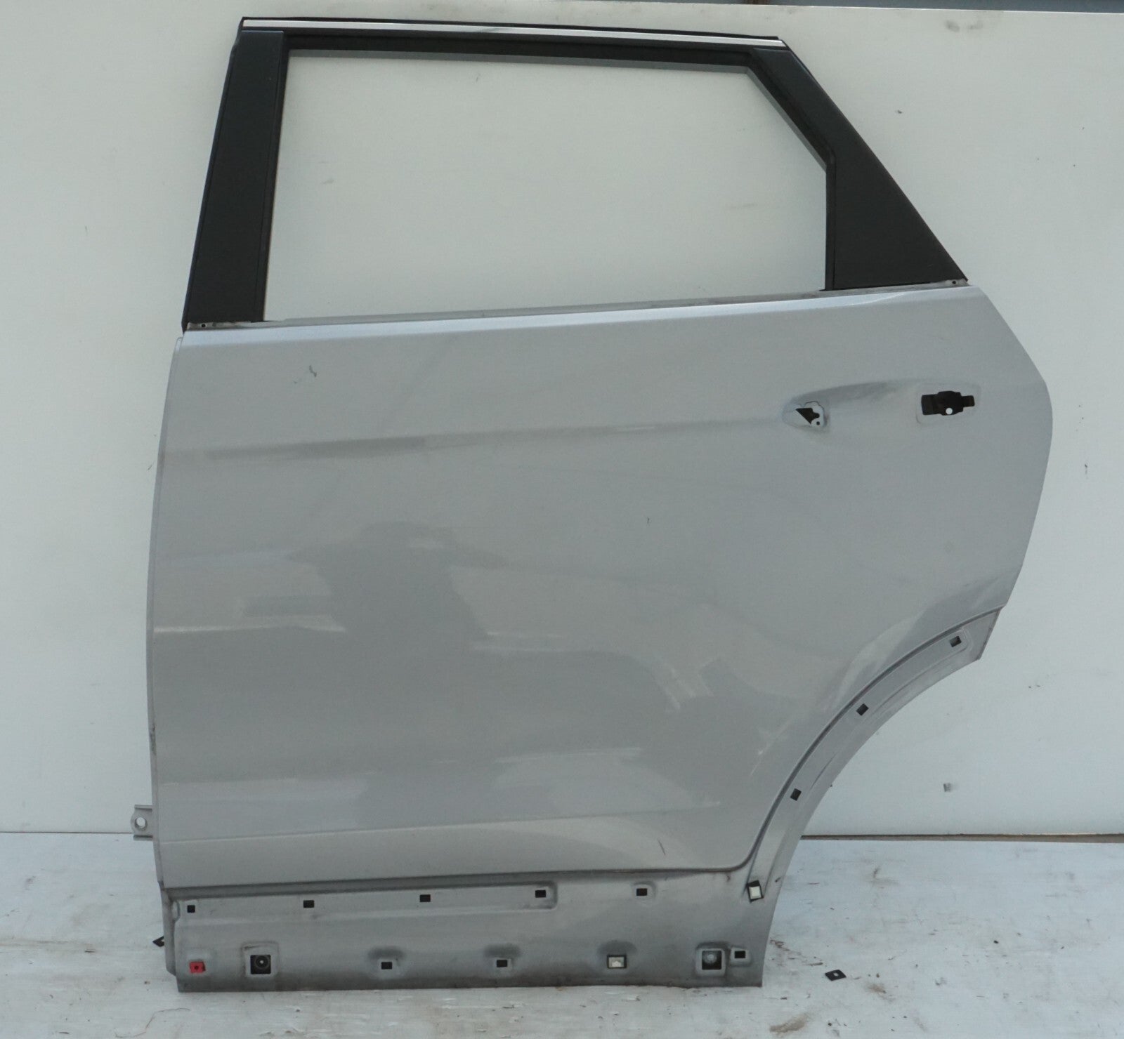 2013-2018 HYUNDAI SANTA FE REAR LEFT DRIVER SIDE DOOR SHELL OEM