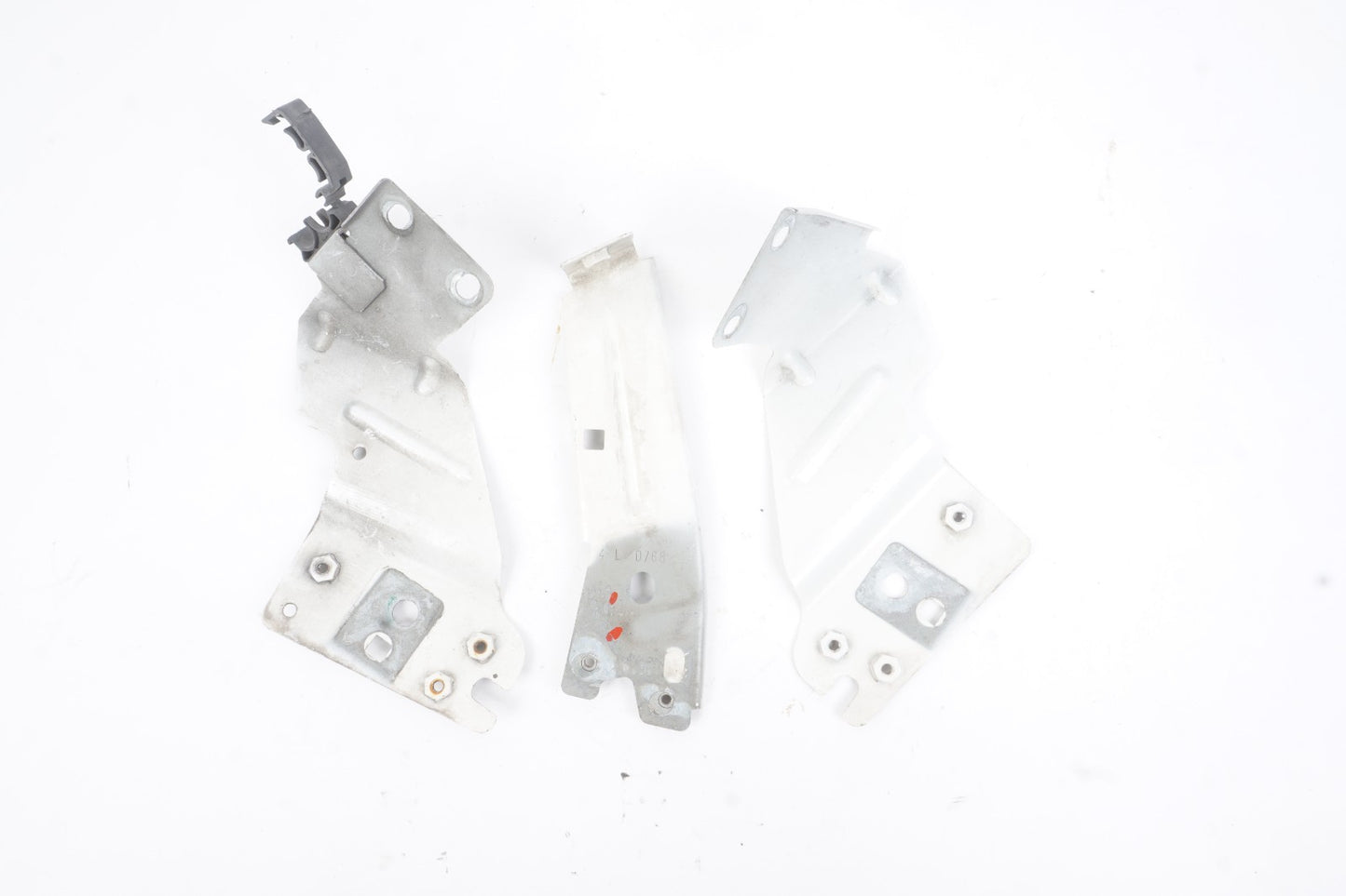 2014-2020 Maserati Ghibli Front Fender Mount Bracket Left & Right OEM