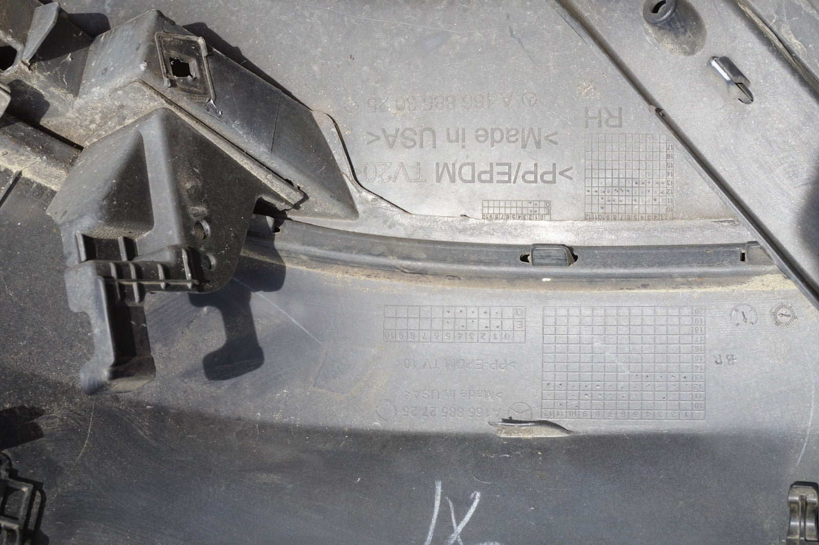 13-16 Mercedes GL450 Front Bumper Cover & Grille OEM