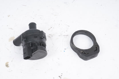 03 - 16 Mercedes W211 E320 E350 ML320 Auxiliary Water Pump 2118350364 OEM