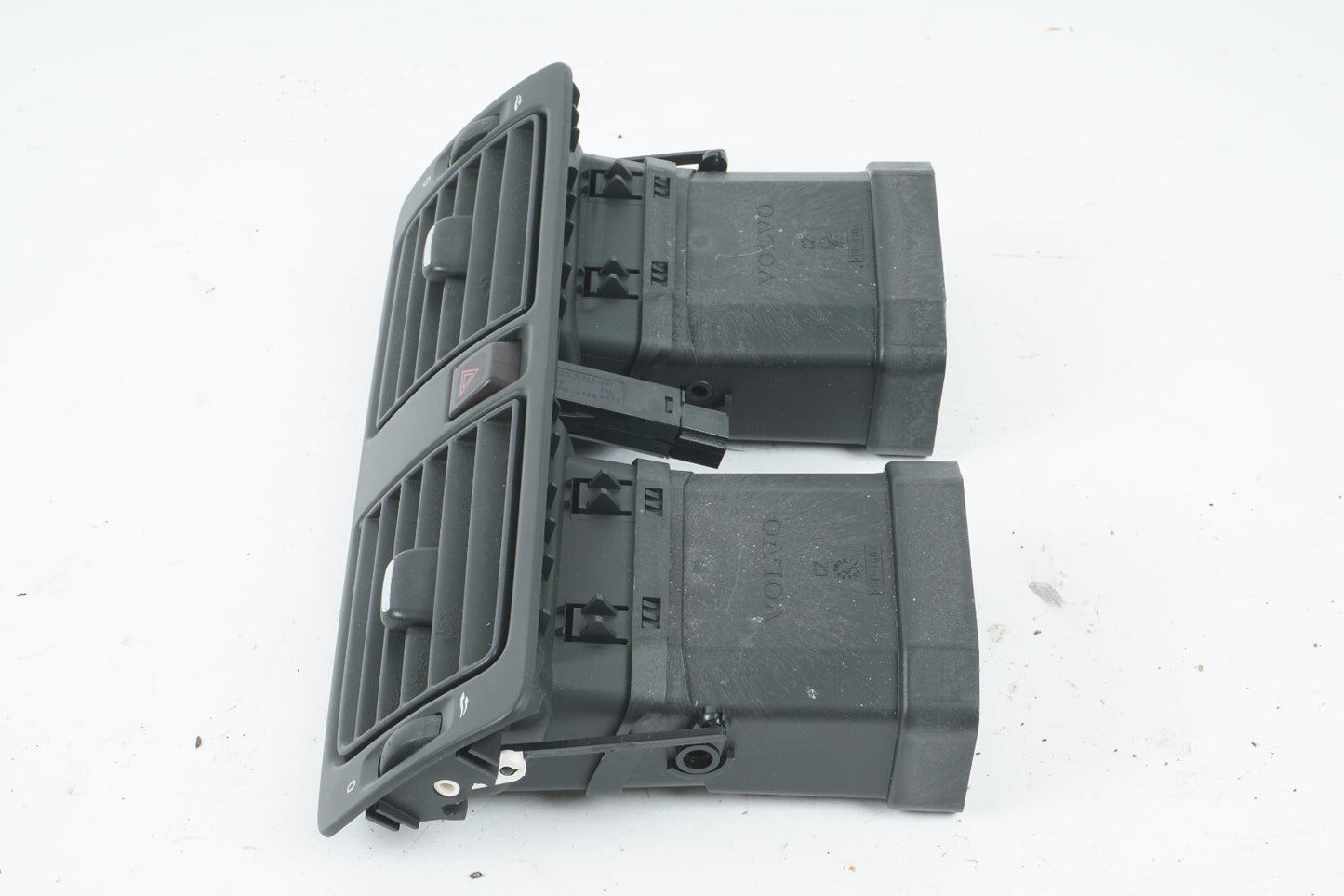 2006 2007 VOLVO C70 DASH CENTER AC HEATER AIR VENT W/ HAZARD SWITCH OEM