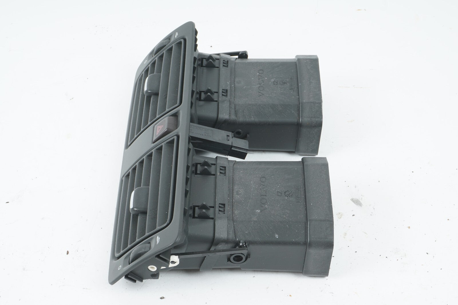 2006 2007 VOLVO C70 DASH CENTER AC HEATER AIR VENT W/ HAZARD SWITCH OEM