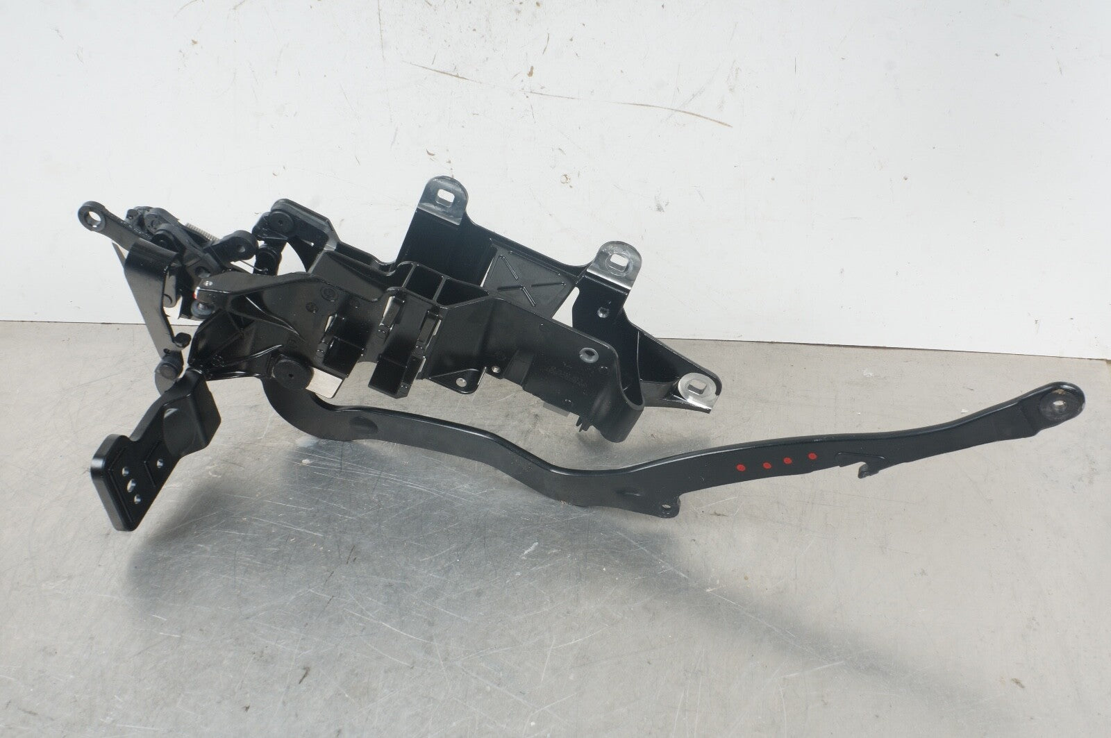 2013 - 2020 R231 MERCEDES SL ROOF TOP RIGHT MOUNT HINGE SUPPORT 2317900101