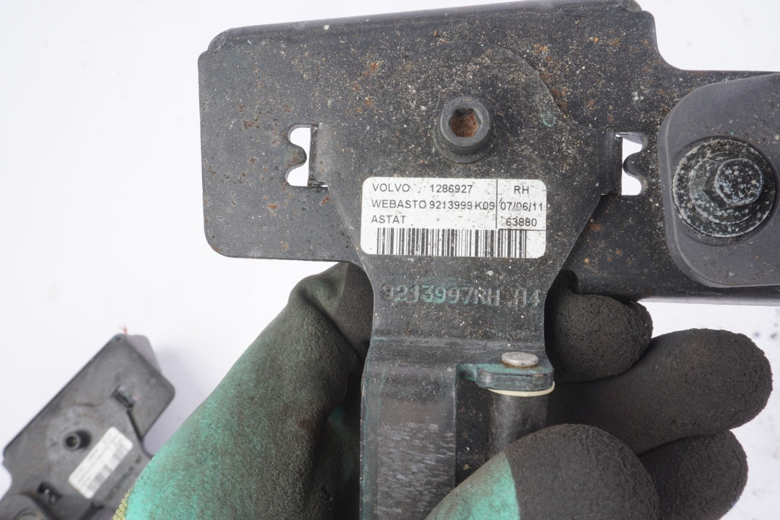 2008 - 2012 Volvo C70 Convertible Roof Latch - Left and Right