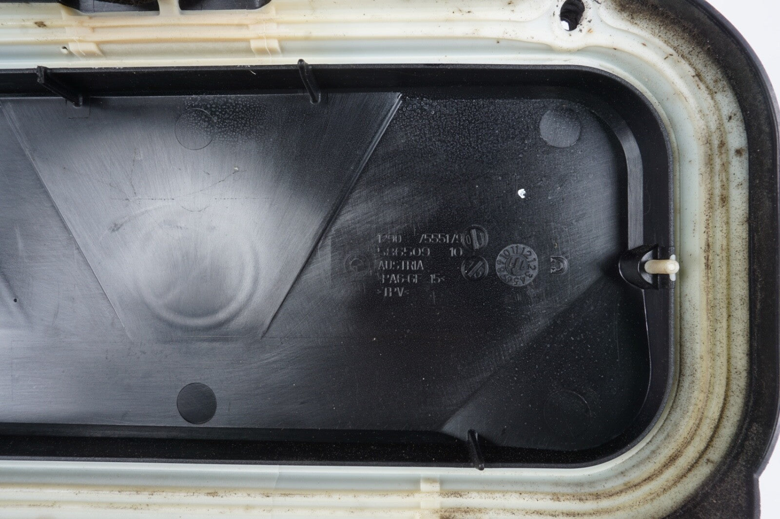 09-15 BMW 750Li F01 F02 Upper Engine Control Module ECU Box Cover Oem