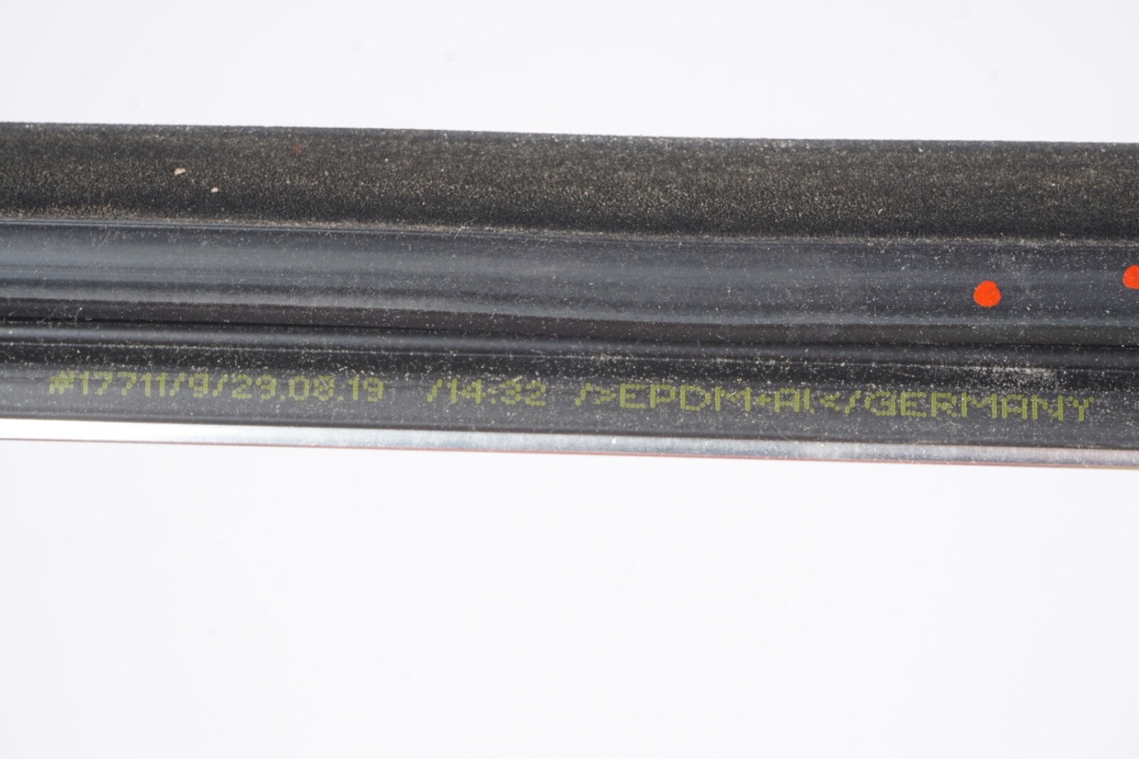 2015-2020 MERCEDES GLA250 X156 FRONT RIGHT SIDE DOOR WINDOW BELT MOLDING OEM