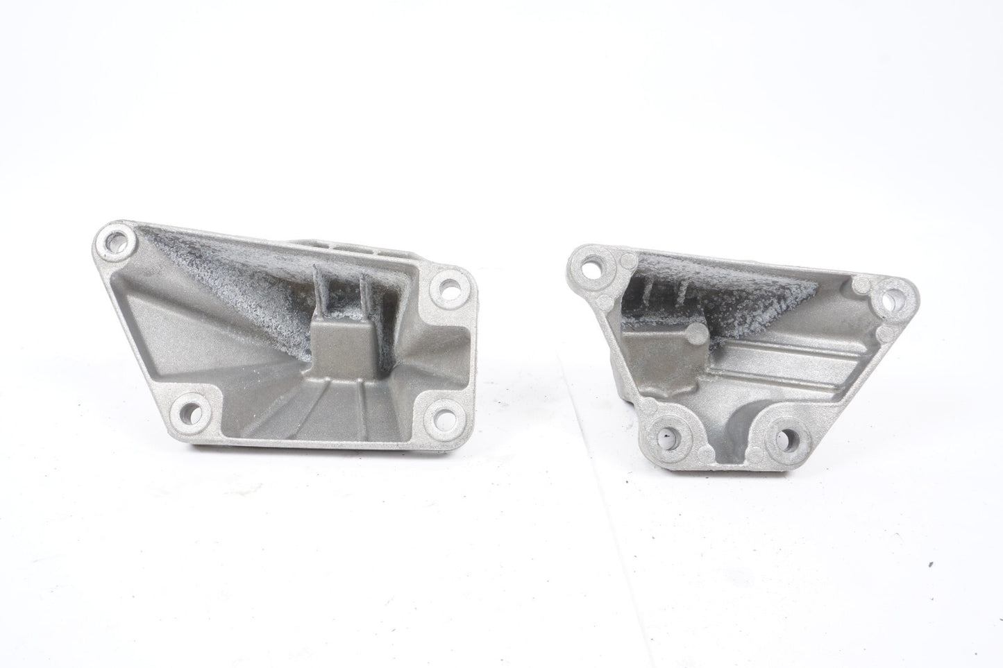 13 - 18 BMW 550I 650I 750I 4.4L N63 Engine Motor Mount Bracket Left & Right OEM