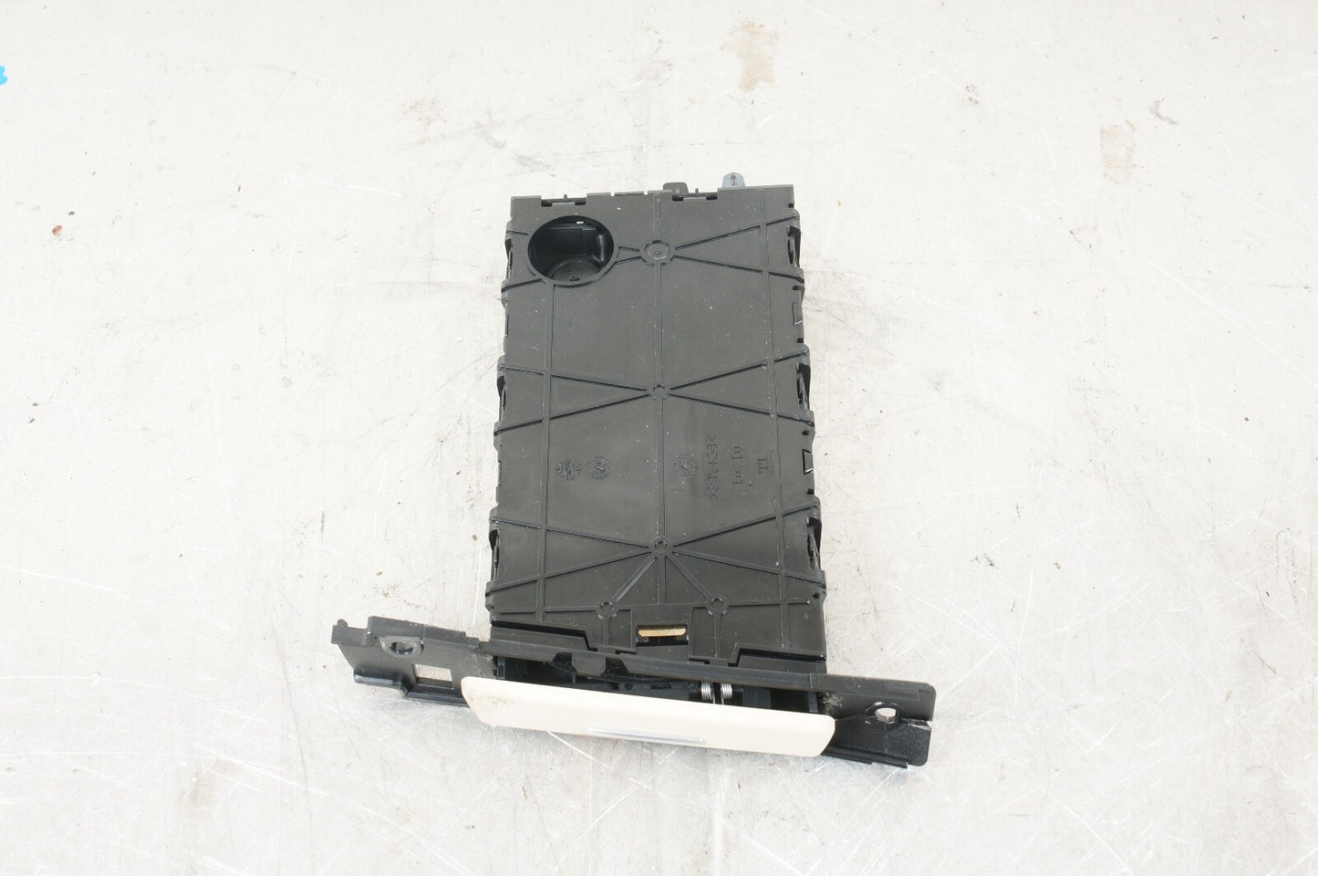 2007 - 2013 BMW 3-Series Front Right Dash Cup Holder Unit P: 7127461 OEM