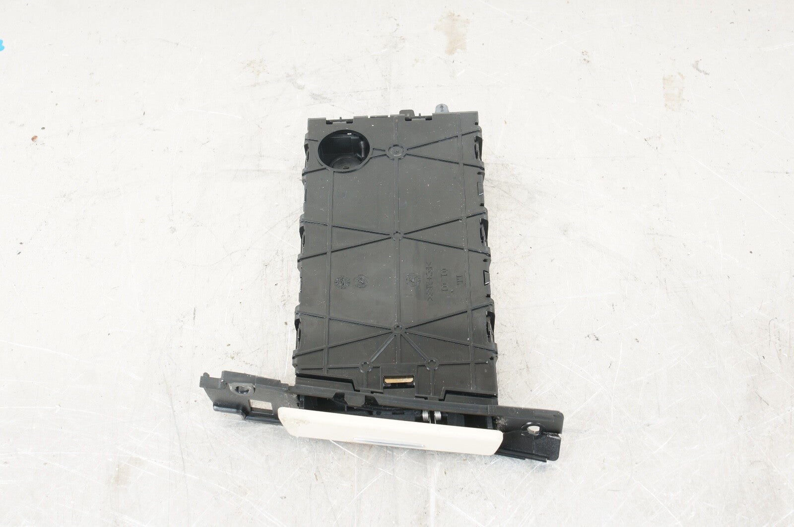 2007 - 2013 BMW 3-Series Front Right Dash Cup Holder Unit P: 7127461 OEM
