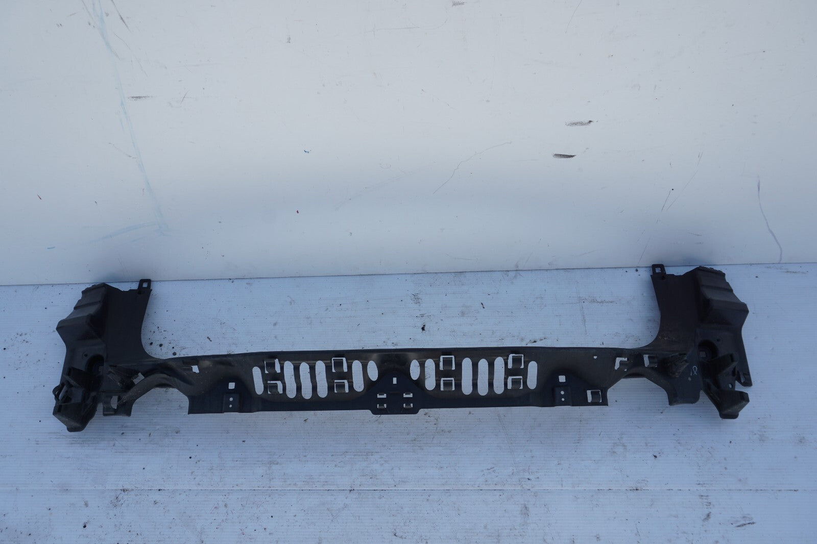 2010 - 2017 BMW 535i 550i GT Rear Bumper Center Guide Mounting Bracket F07