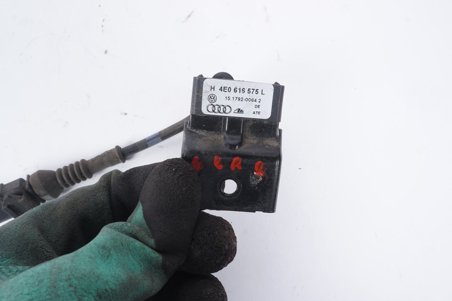2004  - 2010 Audi A8 A8L Rear Right Air Suspension Level Height Sensor OEM