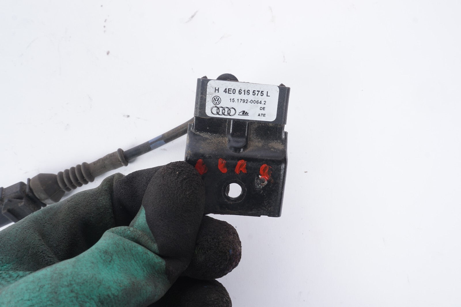 2004  - 2010 Audi A8 A8L Rear Right Air Suspension Level Height Sensor OEM