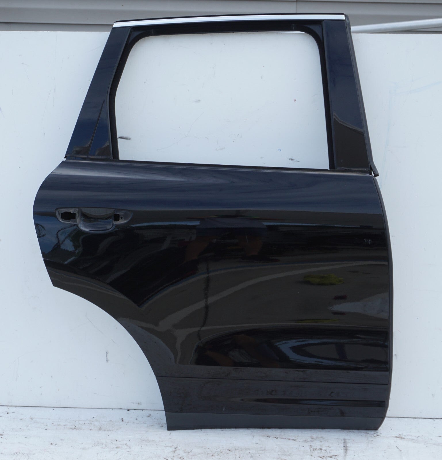 11-18 Porsche Cayenne 958 Rear Right Passenger Side Door Shell OEM