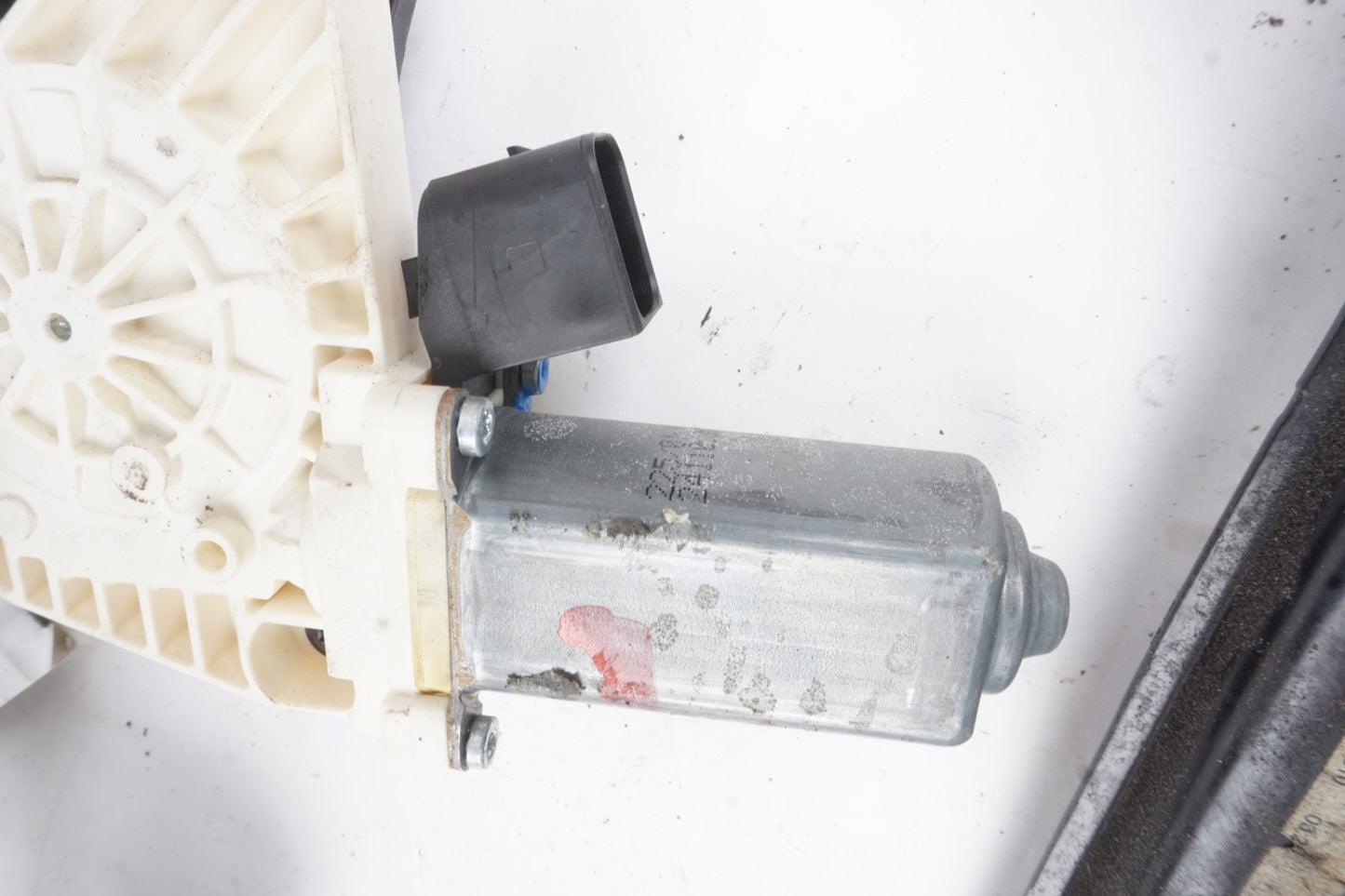 2010 - 2017 Mercedes E350 Coupe Convertible Front Left Window Regulator Motor