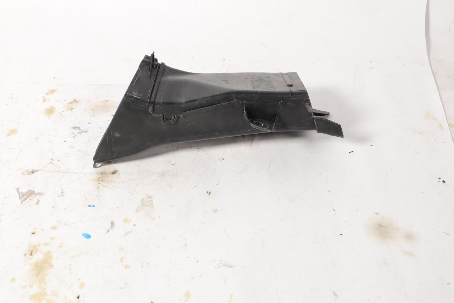2012-2018 BMW 640I 650I F12 F13 FRONT LEFT DRIVER SIDE AIR BRAKE DUCT GUID OEM