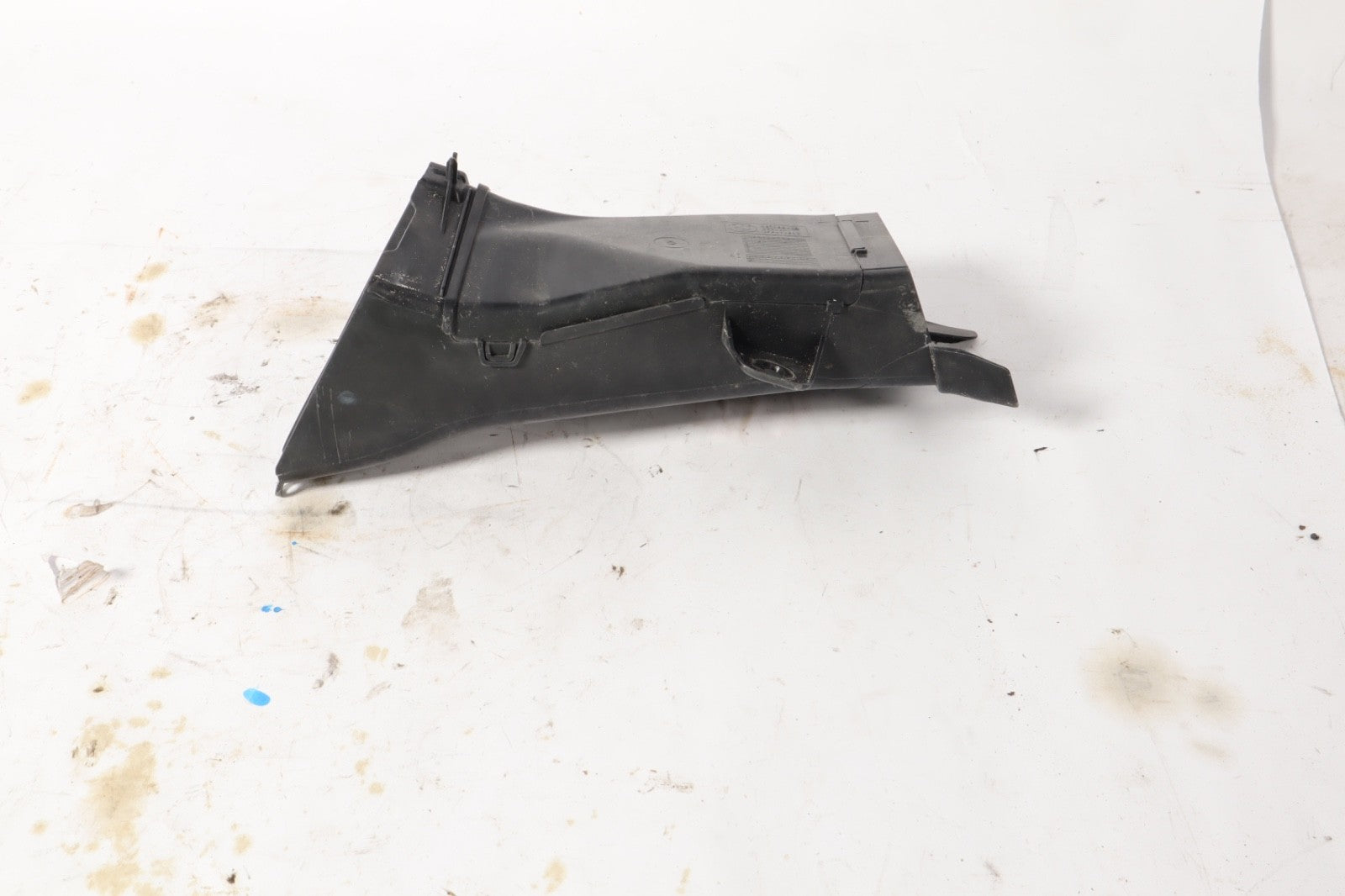 2012-2018 BMW 640I 650I F12 F13 FRONT LEFT DRIVER SIDE AIR BRAKE DUCT GUID OEM
