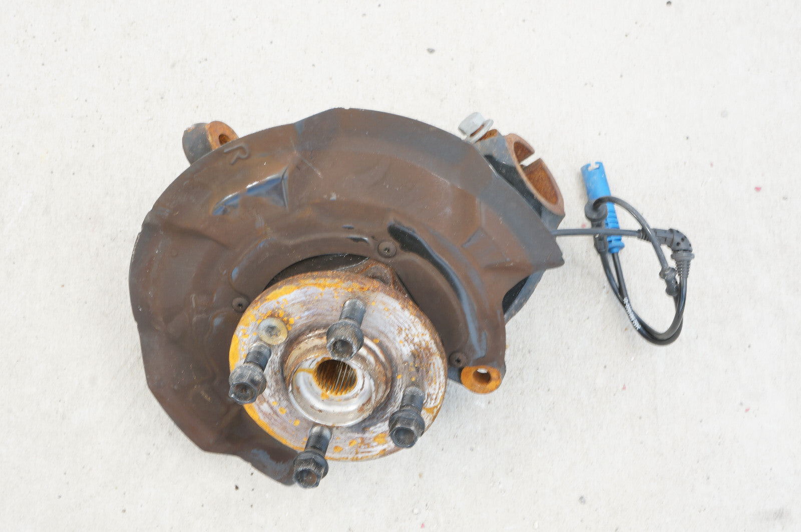 2012 - 2015 Mini Cooper FRONT RIGHT PASSENGER SPINDLE KNUCKLE WHEEL HUB OEM