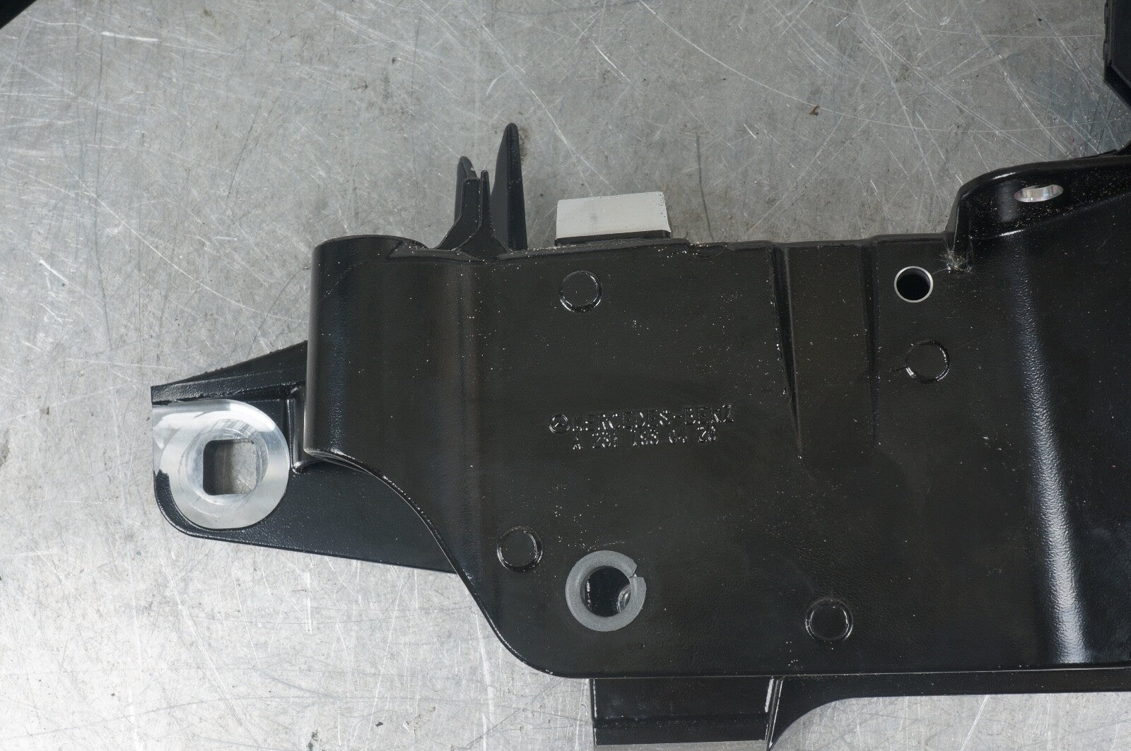 2013 - 2020 R231 MERCEDES SL ROOF TOP RIGHT MOUNT HINGE SUPPORT 2317900101