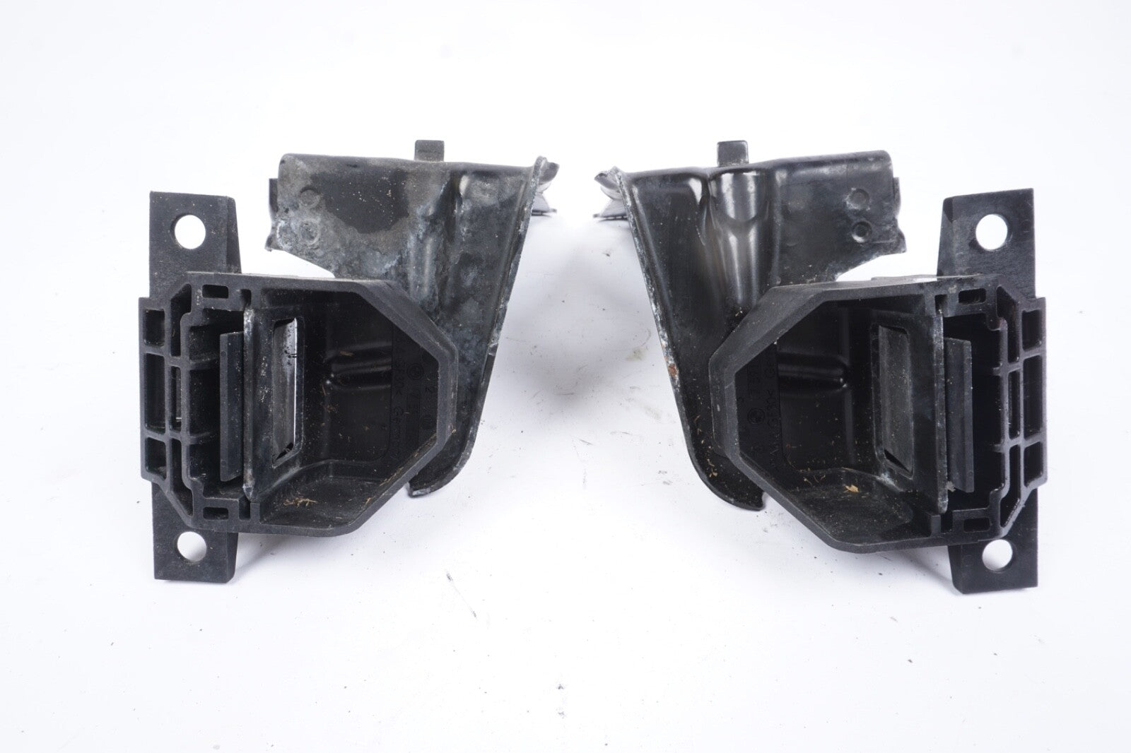 06-13 BMW E90 330i 328i 335i FRONT RIGHT  LEFT PANEL BRACKET OEM DRIVER PASSENGE