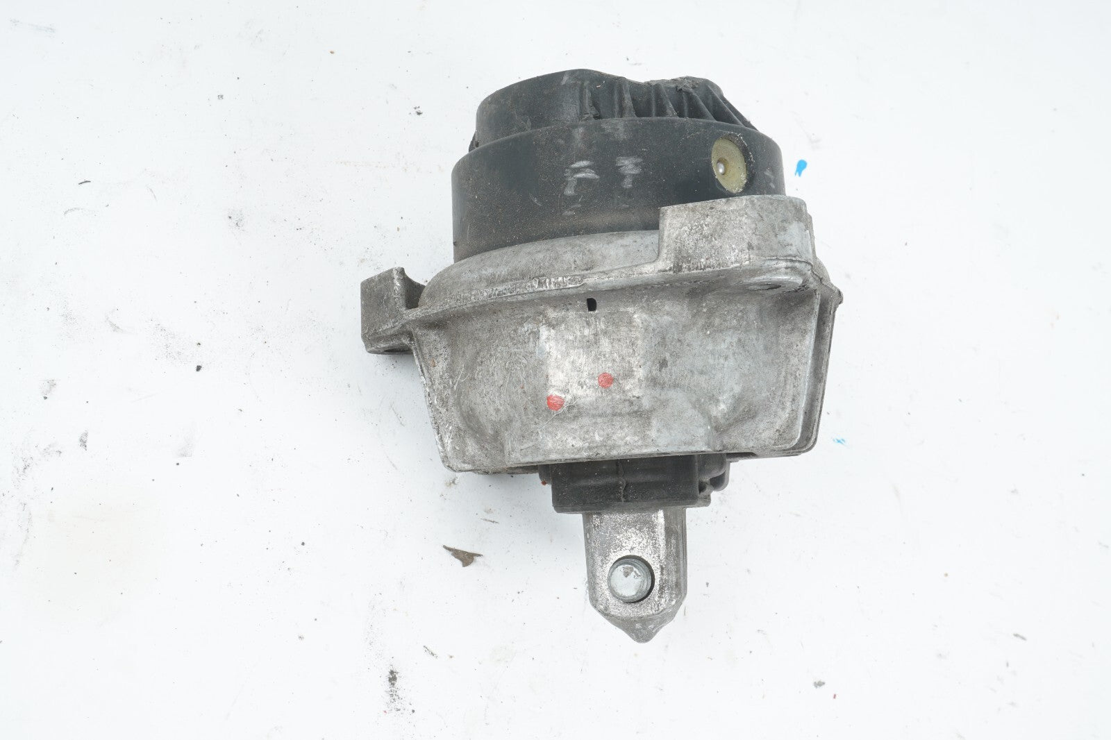 2012 - 2016 BMW 650i RWD ENGINE MOUNT BRACKET 6851264 OEM