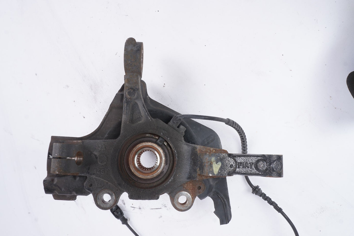 2014 - 2019 Fiat 500L Front Left Driver Side Spindle Knuckle Wheel Hub OEM